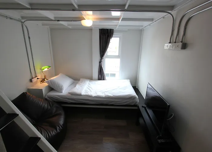 Diff Hostal *